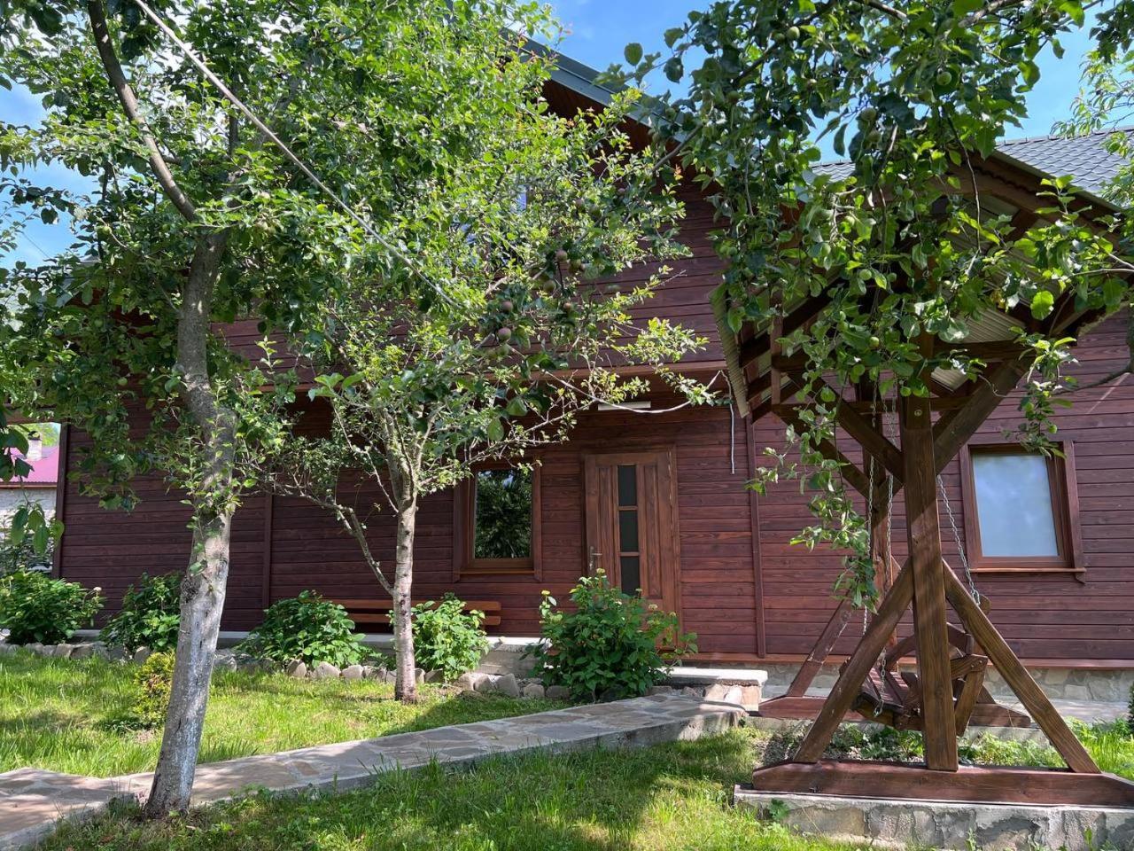 анничка Holiday home Khorotseve